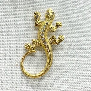 Gold Tone Lizard Brooch with Rhinestones - Hold Your Sunglasses